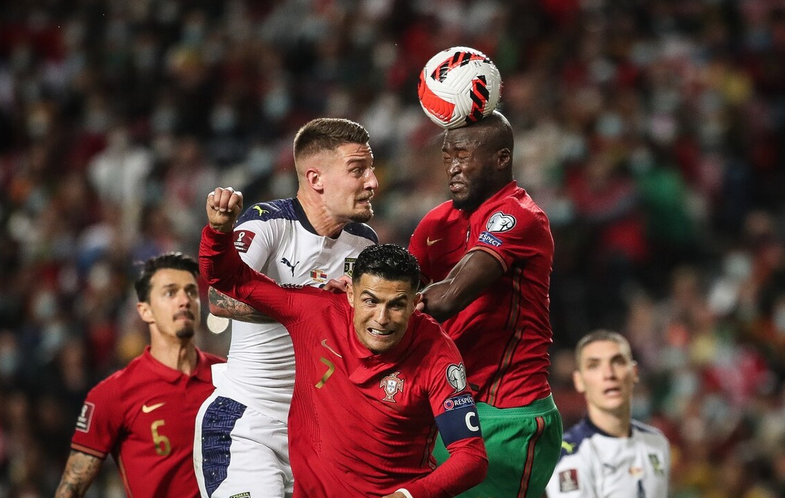 莱万多夫斯基爆冷击败塞尔维亚队,赛事规则更新引爆全场! 莱万多夫斯基爆冷击败塞尔维亚队,赛事规则更新引爆全场!