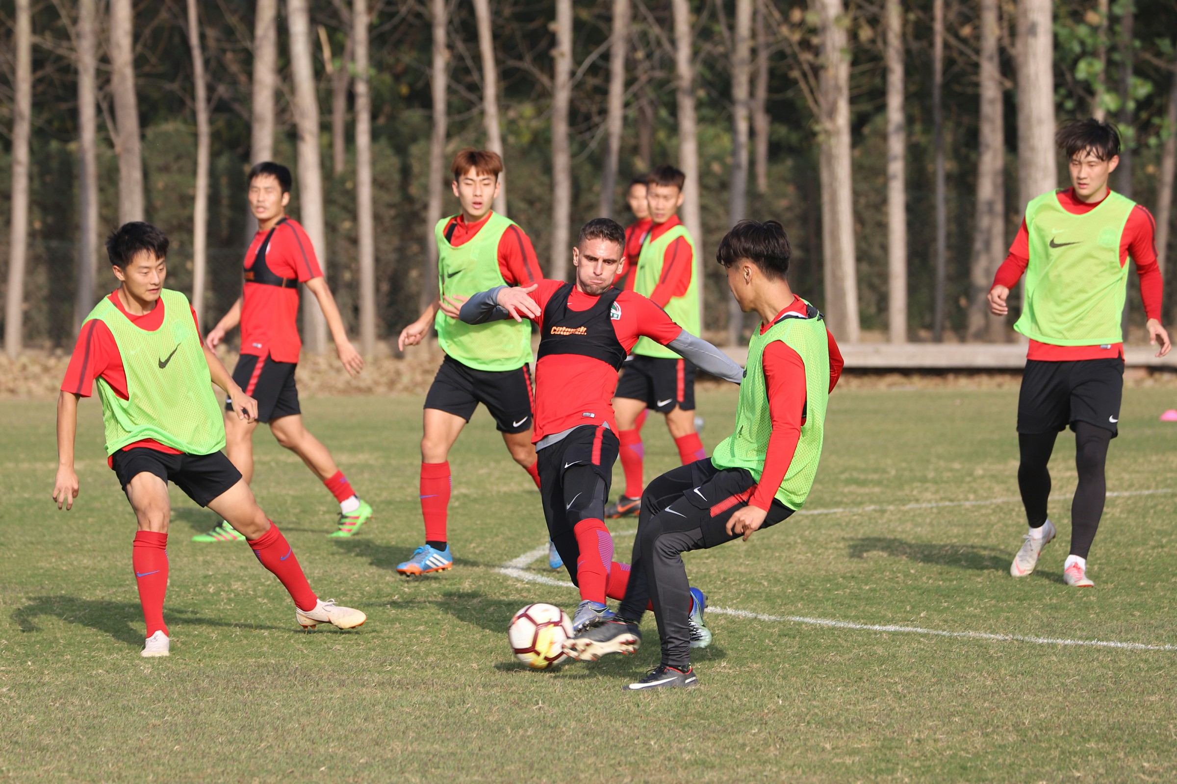 孟菲斯灰熊发布备战花絮，今晚扳平良机，足总杯任务艰巨，训练强度明显提升的简单介绍