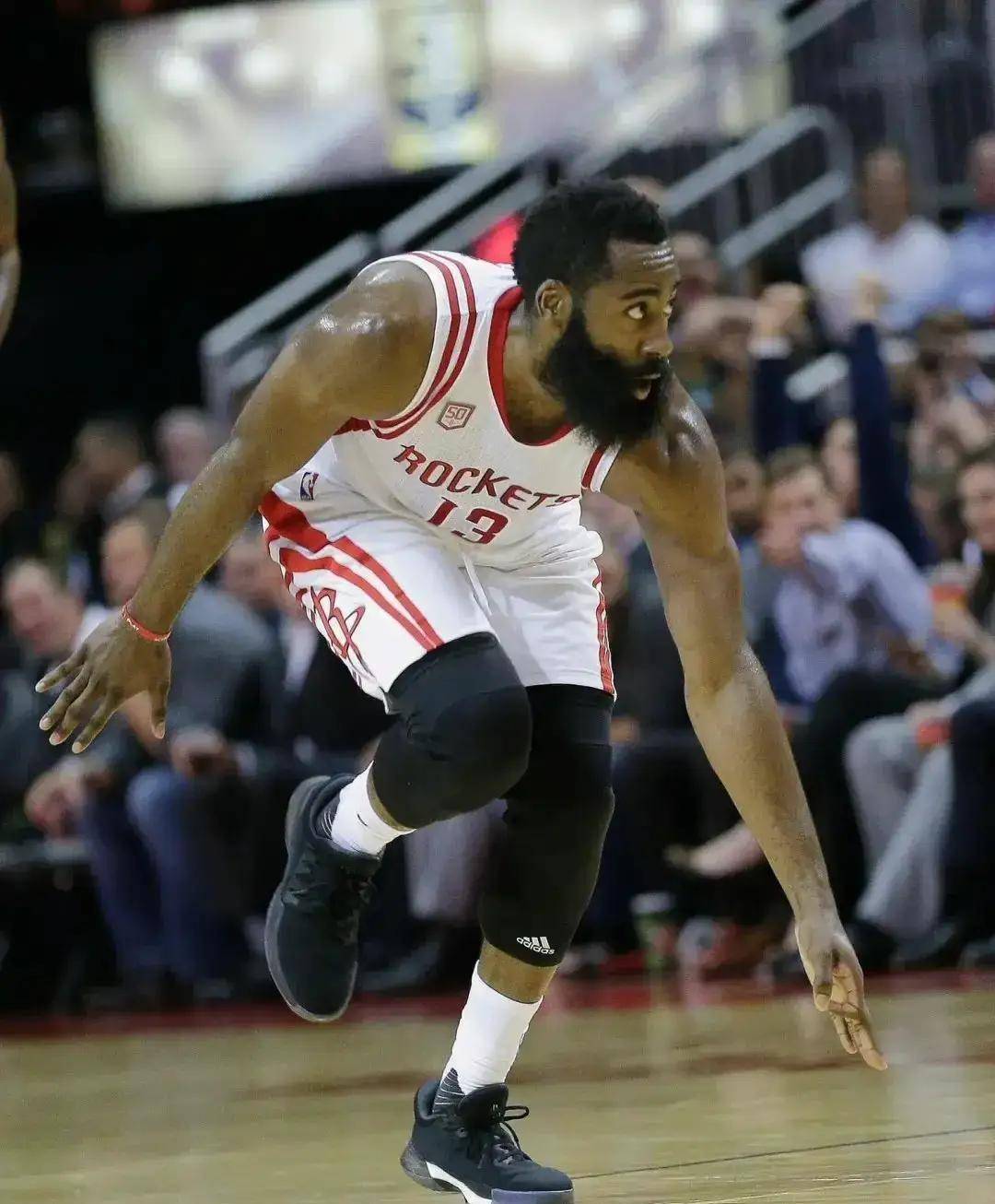 乐鱼官网包含全明星赛倒计时，亚特兰大今晨调整名单，细节引发关注，管理层满意，球队文化再被提及的词条